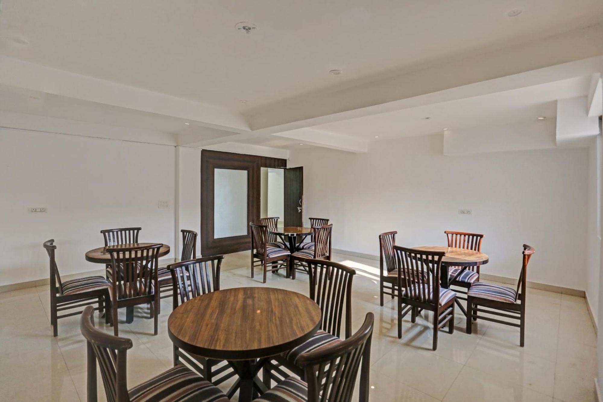 Hotel O The Grand Palm 구르가온 외부 사진