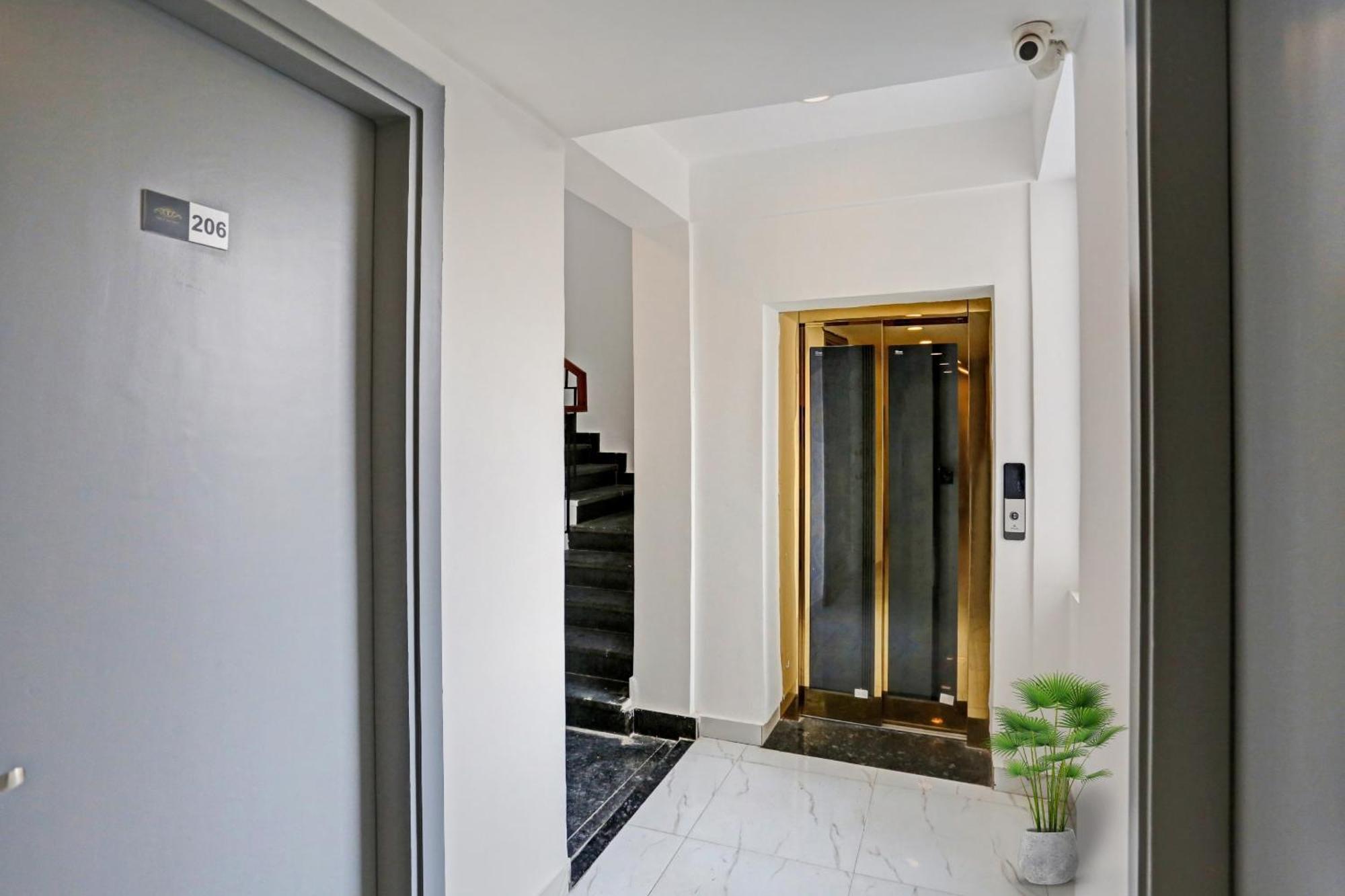 Hotel O The Grand Palm 구르가온 외부 사진