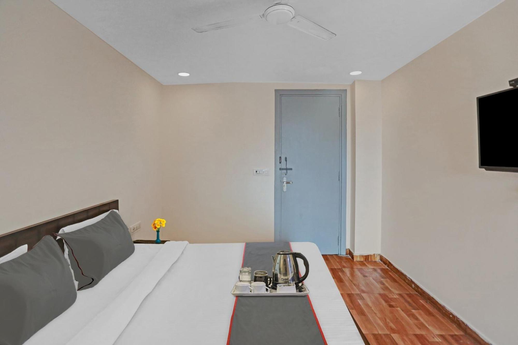 Hotel O The Grand Palm 구르가온 외부 사진